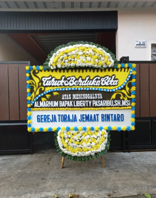 Papan Bunga Duka di Aketobatu